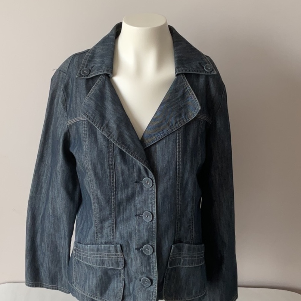 Blue Denim Jean Jacket with Classic Styling